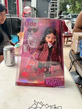 Alwayz Bratz Jade Fashion Doll with 10 Accessories and Poster
